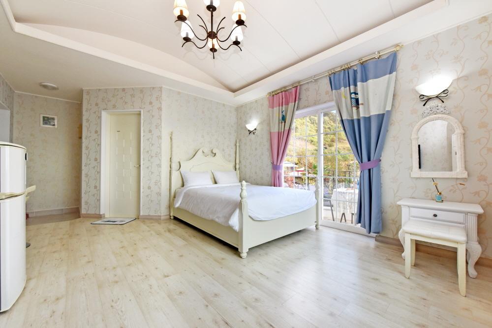 Namhae Bluemare Pension Exterior photo