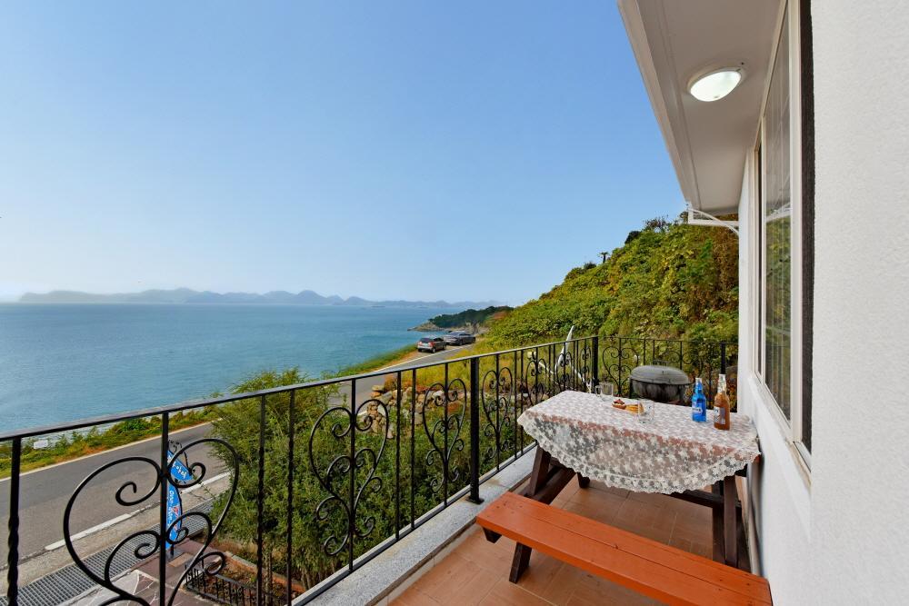 Namhae Bluemare Pension Exterior photo