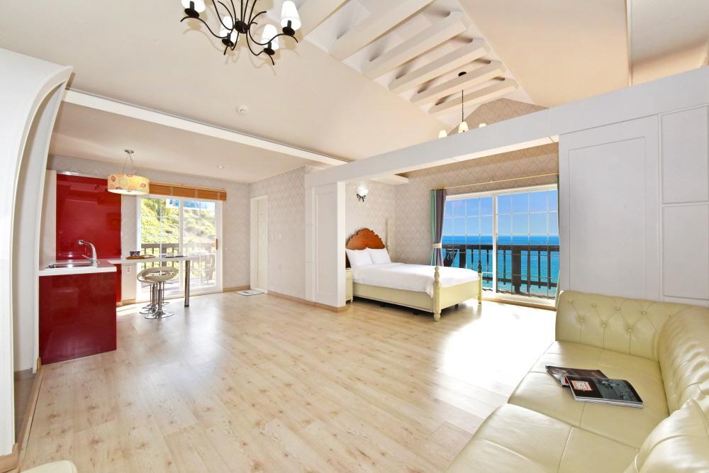Namhae Bluemare Pension Exterior photo