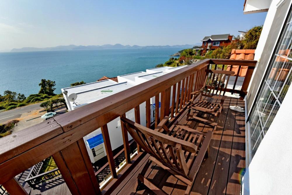 Namhae Bluemare Pension Exterior photo